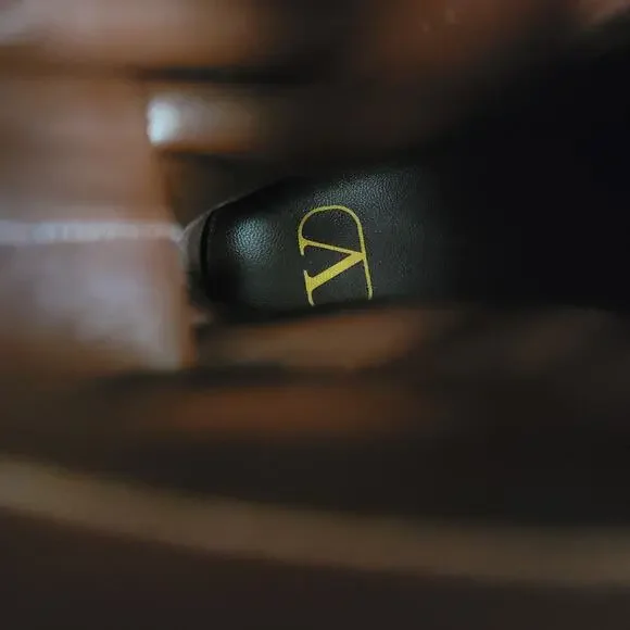 Valentino Garavani Rockstud Burgundy Suede Platform Combat Boots IT 39 / US 9 - Picture 13 of 14